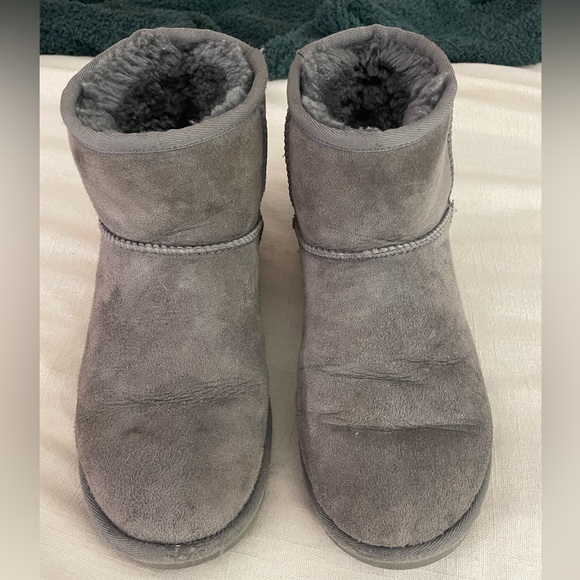 Ugg classic mini boot in grey, size 7 - Picture 3 of 6